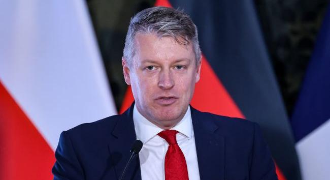 Nagy-Britannia hatalmas, 13 milliárd font értékű katonai segélyt ígér Ukrajnának