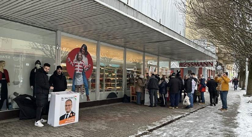 Egy óra kellett a Tiszának az aláírásgyűjtéshez