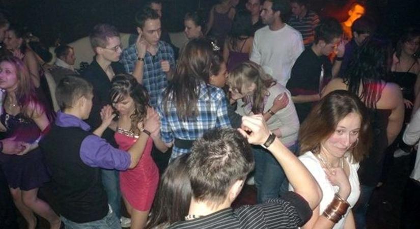 Így bulizott Pécs 2011-ben – durva fotók kerültek elő! (GALÉRIA)