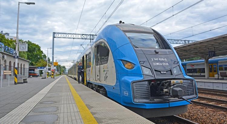 Ez a motorvonat háromféle energiaforrás közül válogathat