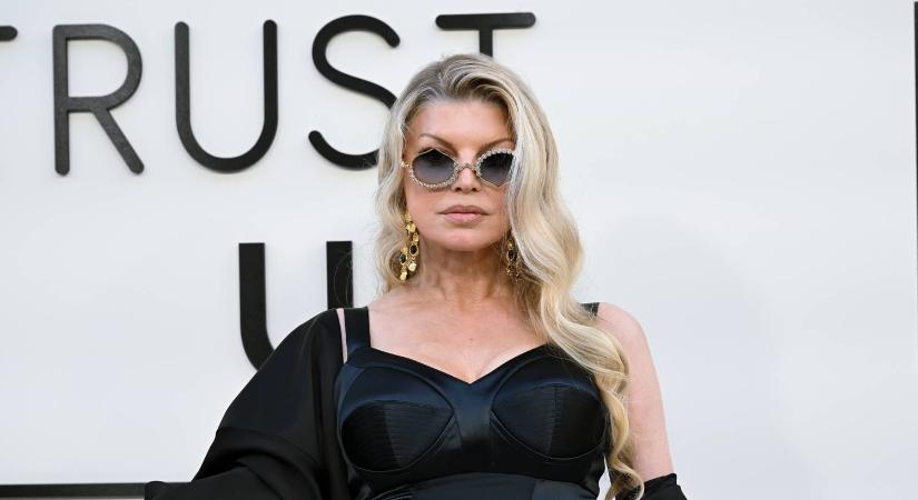 8 világsztár, akik élő adásban égették le magukat – és a hírnevük bánta