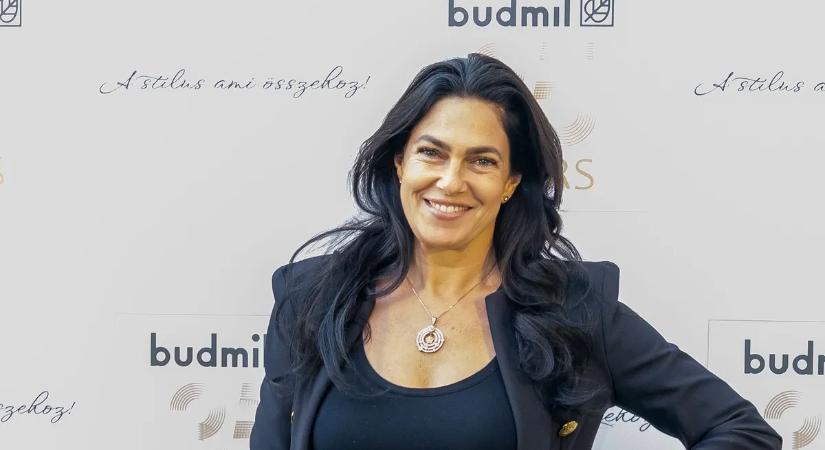 Szuperszexi, bikiniben hódít Bódi Sylvi