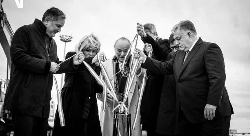 Hatalmasat ferdített Orbán Békéscsabán, amikor a reptérről beszélt