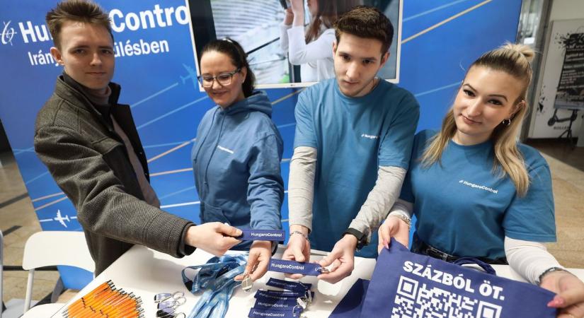 Most bárkiből lehet légiforgalmi irányító - Őszi képzésre toboroznak a győri Árkádban - fotók