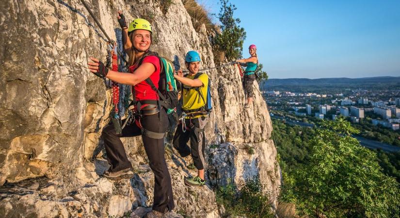 Farsangi via ferrata: jelmezben hódíthatják meg a Kő-hegy szikláit