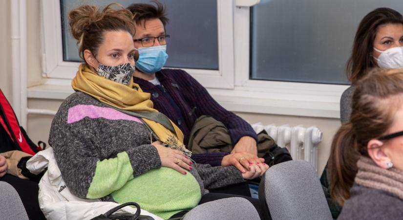 Szülésfelkészítéssel segítik a kismamákat a Szent Borbála Kórházban