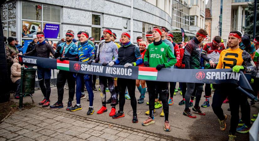 A polgármester örül, hogy „a Bükk városában futnak” a spartanosok - fotók, videó!