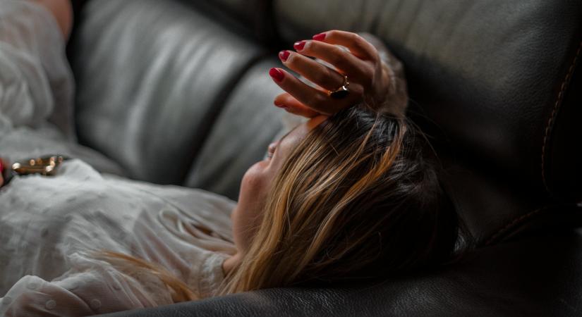 5 testi és lelki jel, hogy le kellene lassítanod