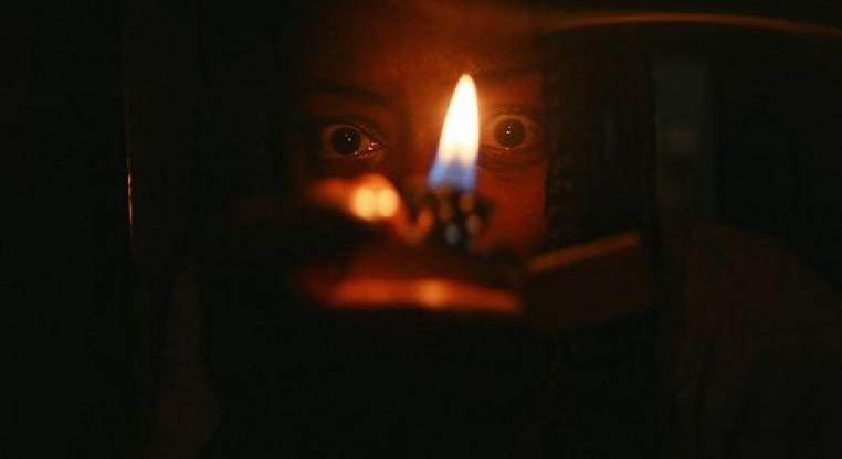 Nő az udvaron: A film végén engem csak egyetlen dolog érdekelt: a szék (kritika)