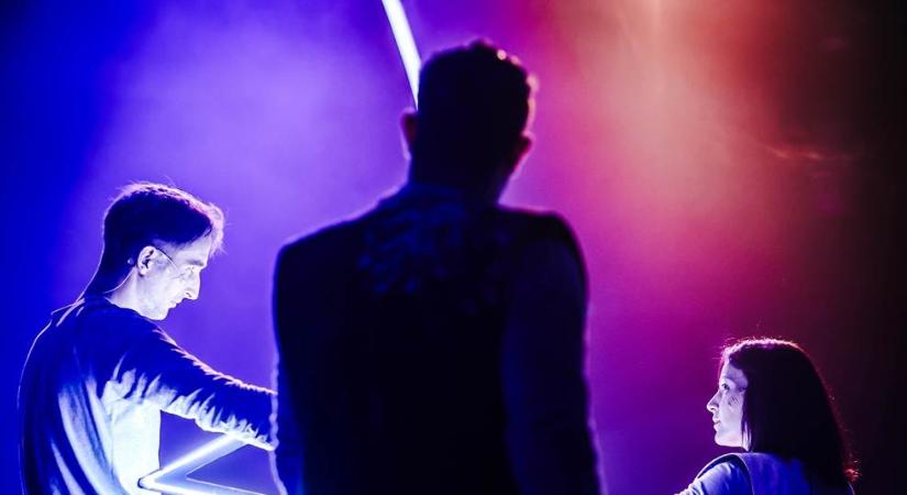 Trisztán és Izolda – Kovács Domokos rendezésében látható Vojtina Bábszínházban