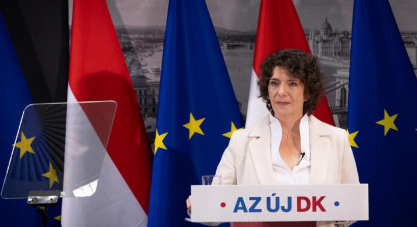 A DK betiltaná a nemesi és a főispáni cím használatát