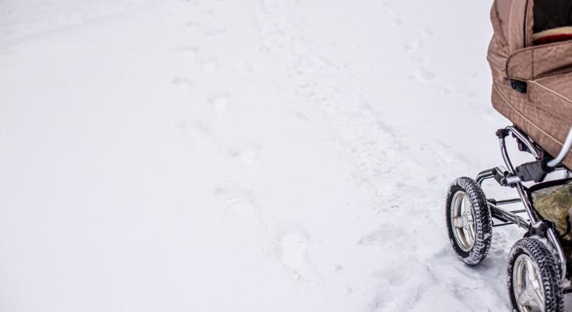 8 hónapos kislányt sodort az erős szél a tóba – az anya sikoltozni kezdett