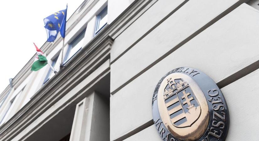 Elképesztő hiszékenység – közel 100 millió forintot csalt ki a sértettektől, zalai bíróságon felelhet érte