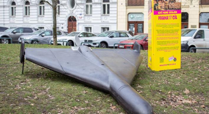 Drónkiállítással figyelmeztetnek az orosz fenyegetésre Csehországban