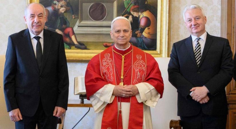 Sulyok Tamás és XIV. Leó pápa a békéről tárgyalt - Semjén Zsolt is elkísérte az államfőt a vatikáni egyeztetésre