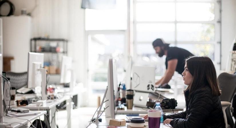 Örülhetnek a fiatalok: az érdekükben összefogott két hazai cégóriás