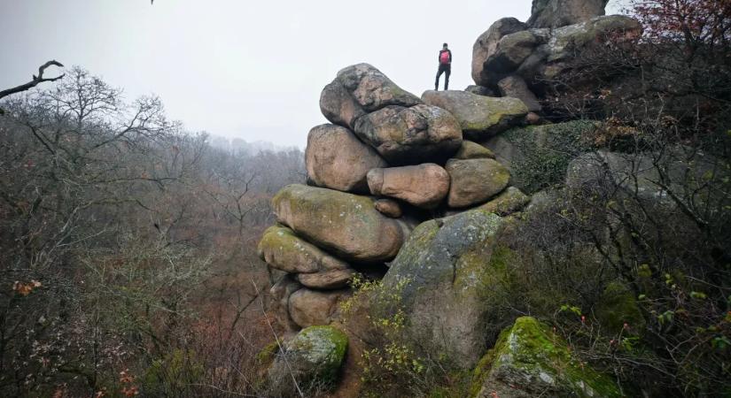 Pákozdi ingókövek: ez a magyar Stonehenge vagy inkább kriptogenetikus gránitellipszoid-torony?