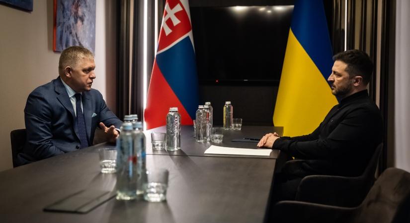 Fico figyelmeztet: leállíttatja az Ukrajnába irányuló áramszállítást