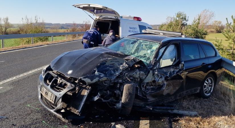 Vádat emeltek a frontálisan ütköző BMW-s ellen