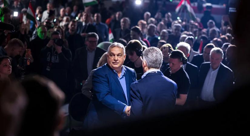 Orbán Viktor: Aki belénk harap, annak ki fog törni a foga