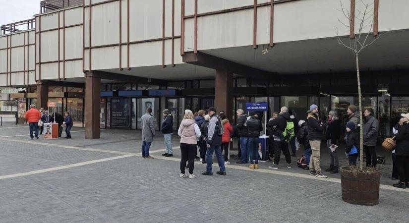 Magyar Péter: Pánik van a Karmelitában