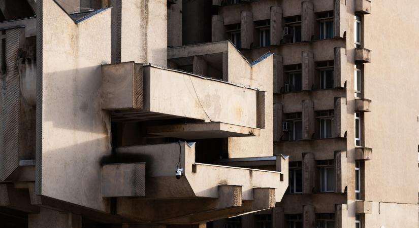 Brutalista eldorádó a Szamos partján: Szatmárnémeti közigazgatási palota és kulturális központ
