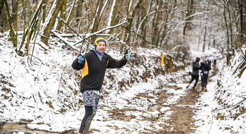 Mint a gumimacik: télen a hóban és sárban teljesítették a Bodri Trailt az elszánt futók (galéria)