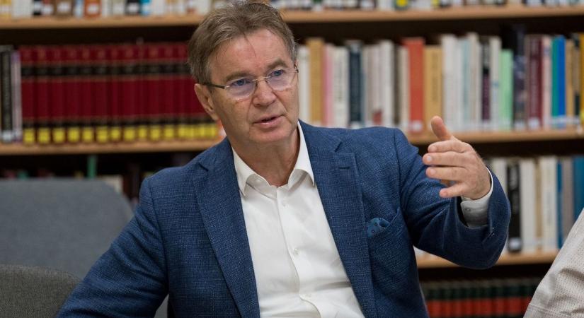 Elképesztő mennyiségű ajánlással kezdett dr. Pajtók Gábor Egerben