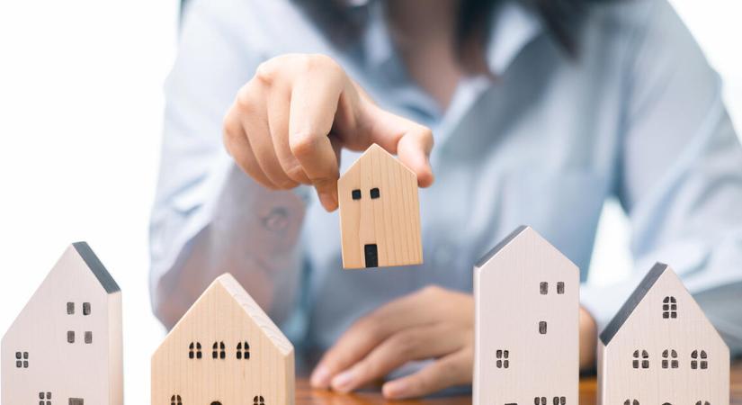 Ketyeg az óra: több százezer otthon lehet alulbiztosított