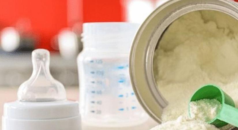 Mikrobiológiai eltérés miatt hívnak vissza ismert babatápszert, súlyos ételmérgezést okoz