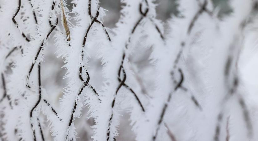 Vigyázat! Fagyos útszakaszokra kell készülni