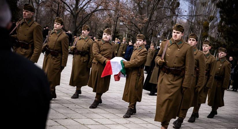 Csorna hősi halottját is eltemették, bajtársaival együtt a Fiumei úti sírkertben