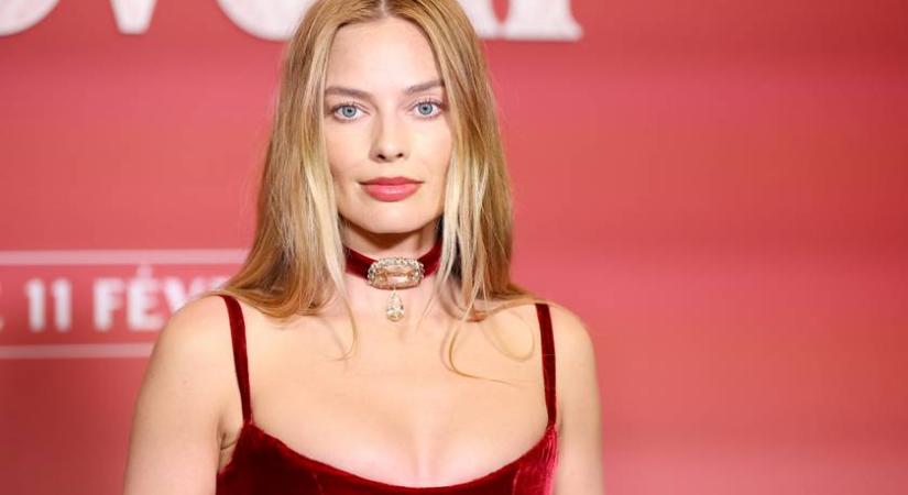 Margot Robbie felismerhetetlen sötétbarna hajjal: elképesztő a különbség
