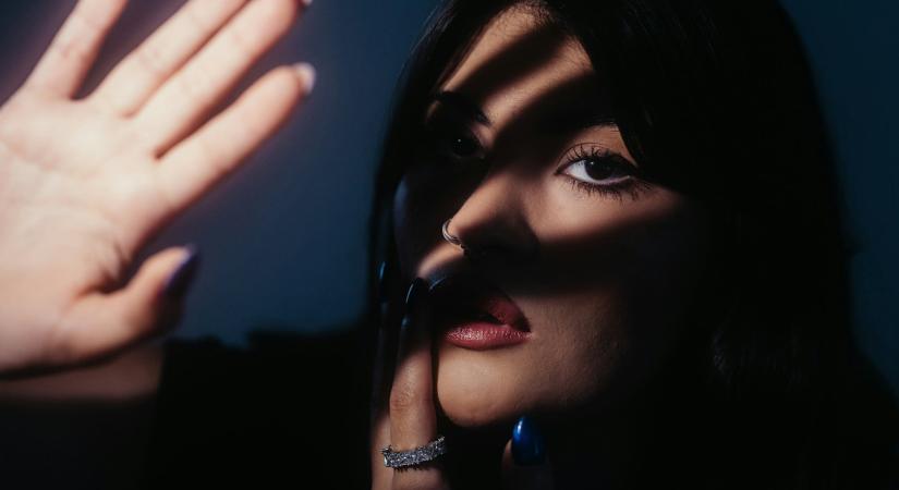 „Azt hitték, Carrie Bradshaw-k lesznek, de csak szorongást kaptak.” Szexmunkások véleménye a millennial feleségek különböző archetípusairól