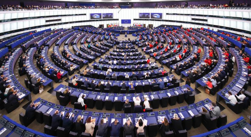 Nyílt sisakos küzdelemre készül Donald Trumppal a legerősebb európai vezető