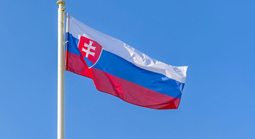 Rendkívüli bejelentést tett a szlovák kormány szombaton – borulhat a domino