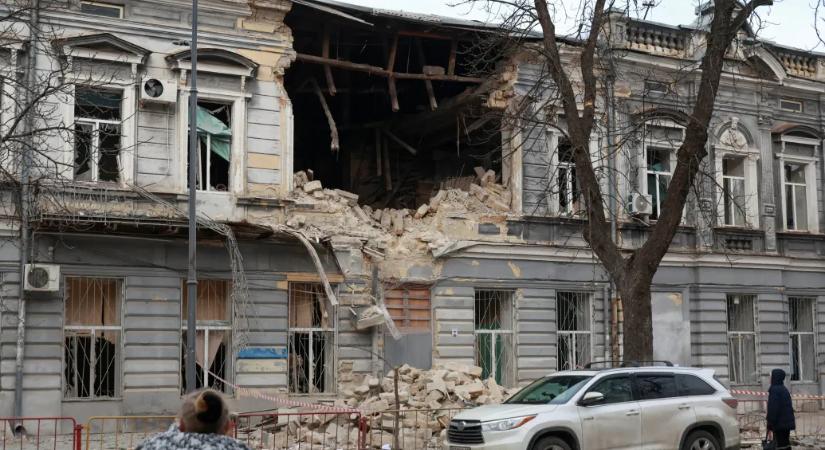 Iskolát, lakóházakat lőtt Oroszország az éjszaka