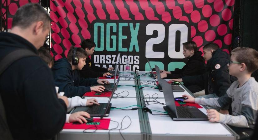 Hatalmas gamerbuli volt a debreceni HALL-ban, ilyen volt az OGEX – fotókkal, videóval