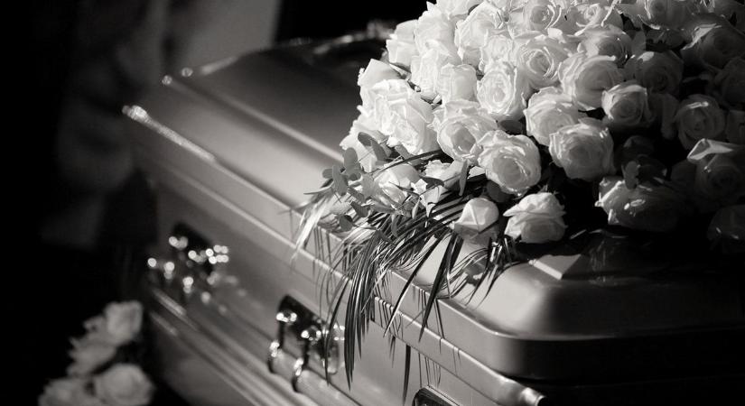 Kamionok, motorok és többlovas hintó a temtésen: így változnak a temetkezési szokások Nyíregyházán