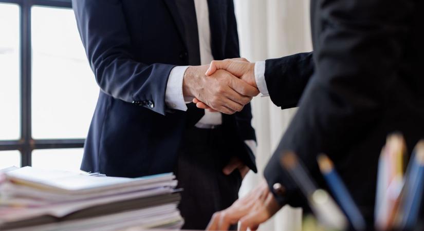 Amerikai vérfrissítés: sorra buknak el a vezérigazgatók, fiatalítanak a nagyvállalatok – már nem működnek a régi receptek, újra kell írni a játékszabályokat