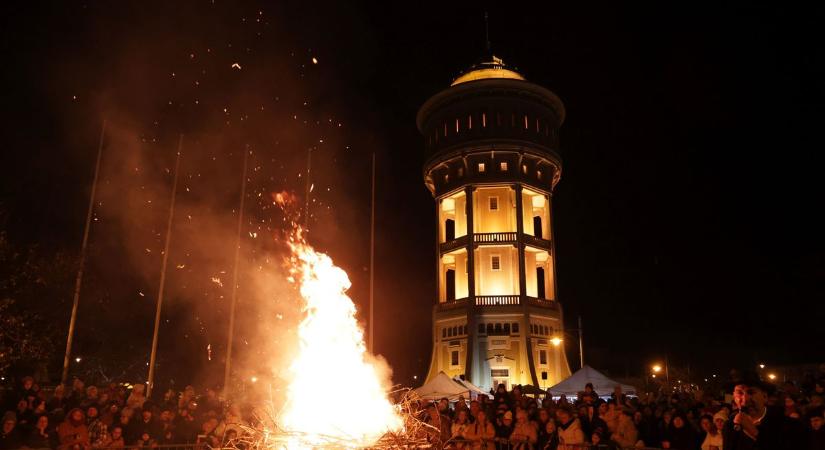 Izzott a parázs, dübörögtek a dobok – hatalmas tömeg búcsúztatta a telet Szegeden