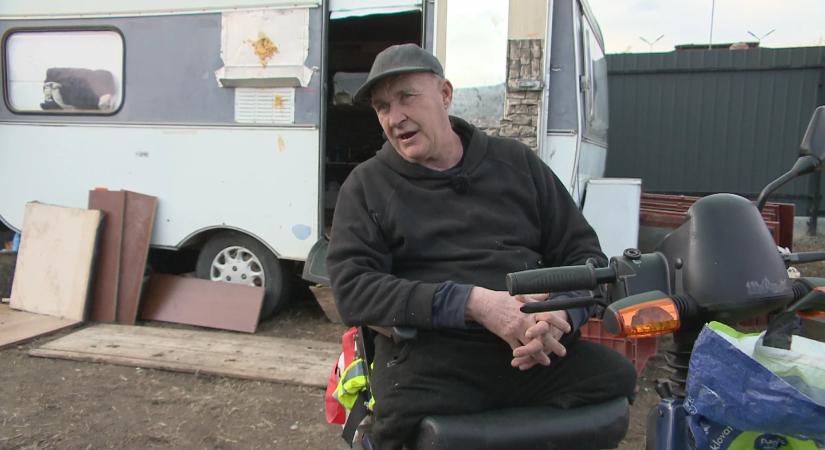 „Élni akarok” – mindkét lábát elvesztette, mégis kertészként dolgozik