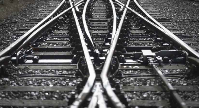 Gázolás a Balatonnál, pótlóbuszok járnak a vonatok helyett