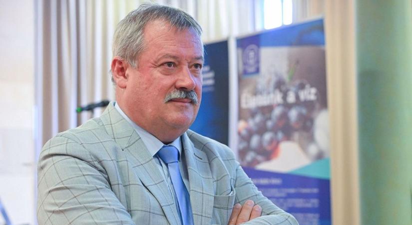 A szükséges ajánlások közel négyszeresét gyűjtötte össze V. Németh Zsolt