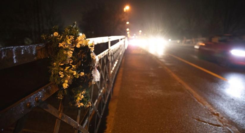 Szívszorító képsorok: Mázló Attila emlékére vonultak autósok a Vágóhíd utcai baleset helyszínéhez – fotókkal, videóval