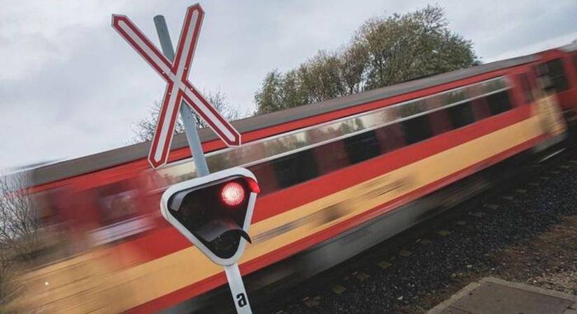 Halálra gázolt a vonat egy embert a Balatonnál