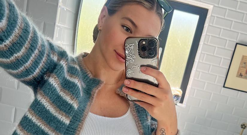 Rowan sícuccban és sokkal kevesebb ruhában is nagyon szexi