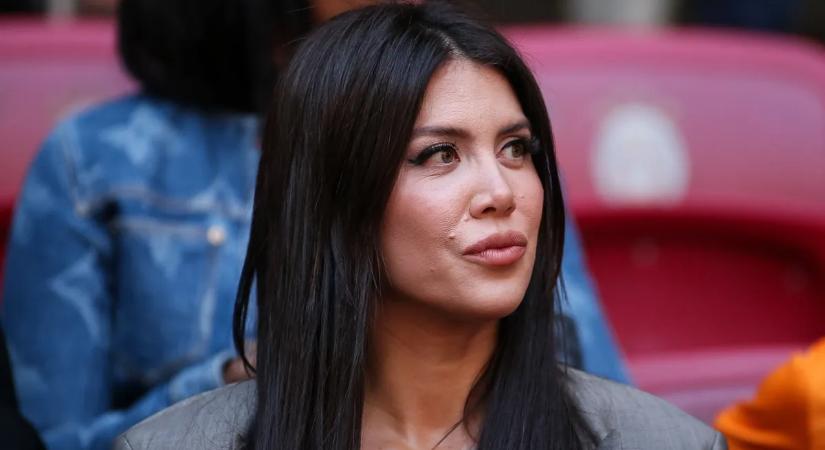 Szerelmi háromszögbe keveredett, nem akárkivel jött össze az ismert műsorvezetőnő