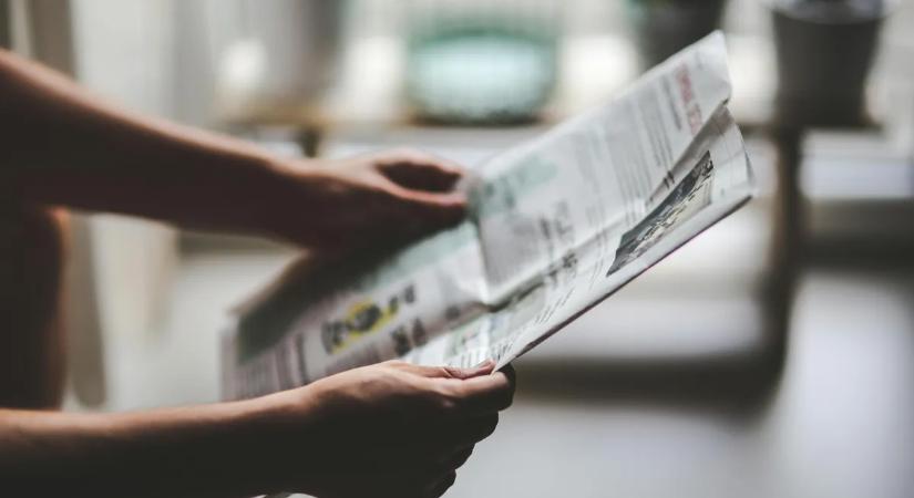 „Az emberek azért fizetnek nekem, hogy újságpapírral dörzsöljem magam”