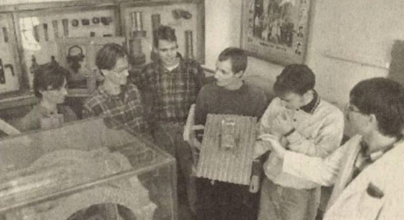 Így lett múzeum egy iskolai folyosóból Pécsen